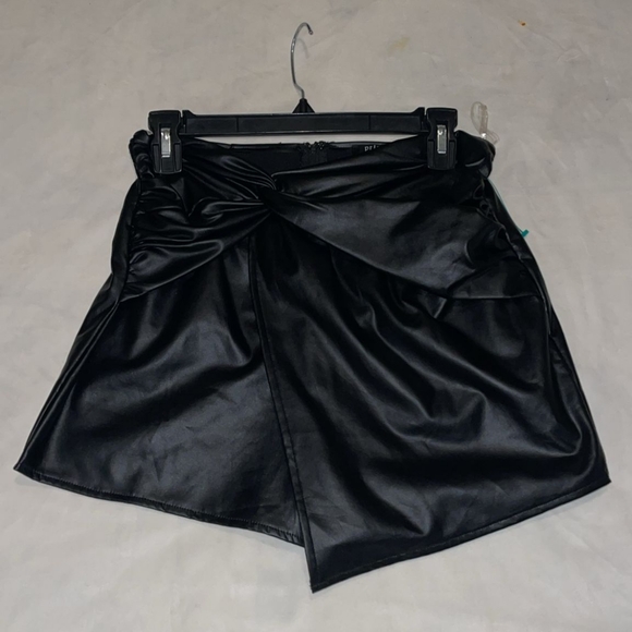 Privy size large black skort - Picture 1 of 5